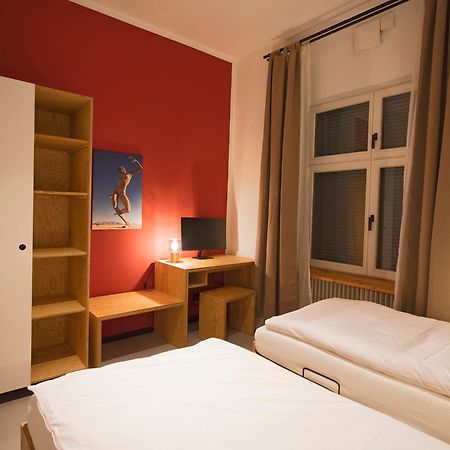 Aparthotel Schillinger-Berlin Am Tempelhofer Feld Zimmer foto